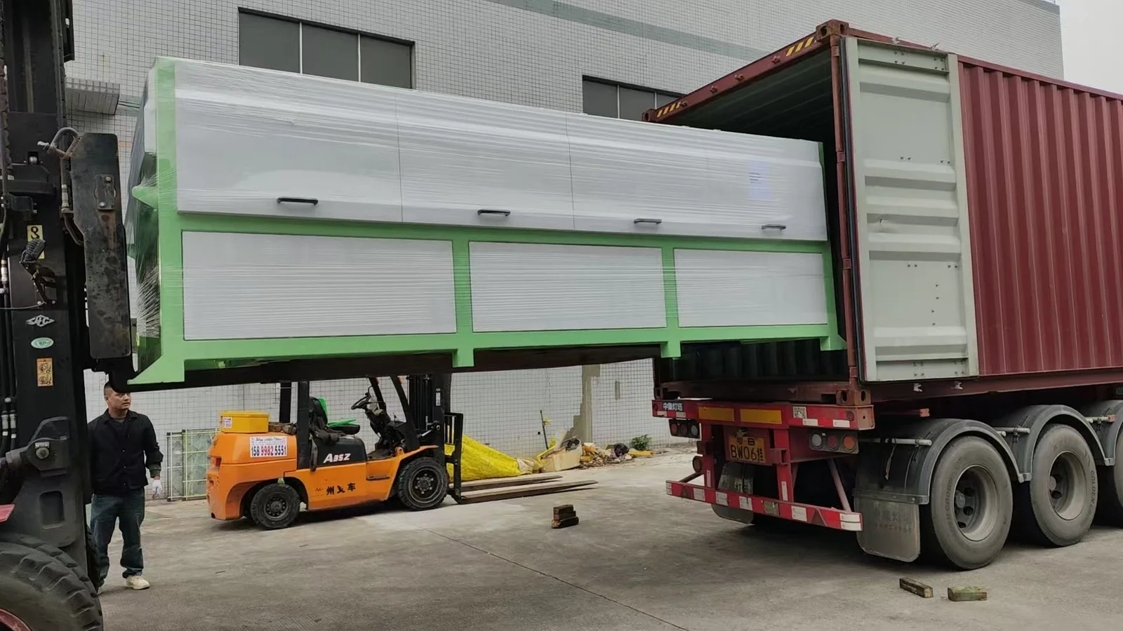 Complete polishing line section being lifted for container loading